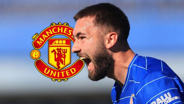 Dion Beljo with a Man Utd badge