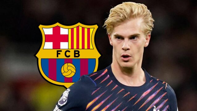Tottenham star Lucas Bergvall with a Barcelona badge
