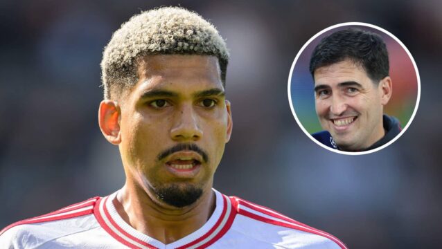 Ronald Araujo and Liverpool boss Andoni Iraola
